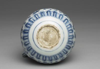 图片[3]-Tankard with lotus scrolls in underglaze blue, Ming dynasty, Xuande reign (1426-1435)-China Archive